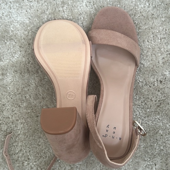 *Never Worn* Open Toed Ankle Strap Heels - Picture 3 of 3